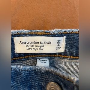 Abercrombie & Fitch Curve Love ‘90s Straight Ultra High Rise